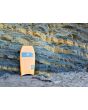 Tabla de Bodyboard GT Boards GT 500 Pilsner/Yellow apoyado en pared de roca deck naranja