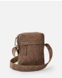 Bolso de hombro Rip Curl Classic Leazard No Idea Pouch marrón para hombre lateral