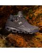 Botas de montaña On Running Cloudtrax Waterproof Negras para hombre lifestyle