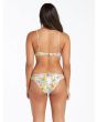 Mujer con Braguita de bikini Volcom Big Poppy Hispter blanca floral posterior