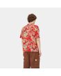 Hombre con camisa surfera de manga corta Carhartt WIP Bayou Shirt roja posterior