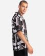 Hombre con camisa de manga corta oversize Element x Jaakko Ojanen Resort Glitter lateral