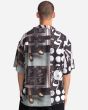 Hombre con camisa de manga corta oversize Element x Jaakko Ojanen Resort Glitter posterior