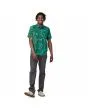 Hombre con Camisa de manga corta Patagonia M's Go To Shirt Cliffs and Waves Conifer Green slim fit