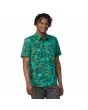 Hombre con Camisa de manga corta Patagonia M's Go To Shirt Cliffs and Waves Conifer Green