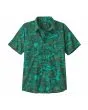 Camisa surfera de manga corta Patagonia Men's Go To Shirt Cliffs and Waves Conifer Green Verde floral para hombre