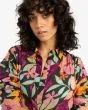 Mujer con camisa larga de playa Billabong daylight Night Tropical cuello