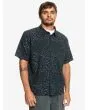 Hombre con camisa de manga corta Quiksilver Influenced Authentic negra animal print lateral