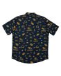 Camisa de manga corta Salty Crew Lay Day Woven azul marino y dorado para hombre posterior