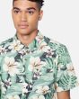 Hombre con Camisa Surfera Hurley Cabana en color verde con estampado floral bolsillo