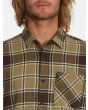 Hombre con camisa de manga larga de franela Volcom Caden Plaid caqui bolsillo