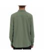 Hombre con camisa de manga larga Volcom Caden Solid Verde posterior