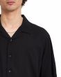 Hombre con camisa relajada de manga corta Volcom Single Stone Negra bordado Stone y cuello abierto