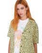 Mujer con Camisa de manga corta amplia Volcom Surfpunk Woven Amarilla bordado Stone