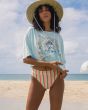 Mujer con camiseta holgada de manga corta Billabong Daydream Away azul turquesa lifestyle