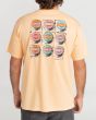 Hombre con camiseta de manga corta Billabong Pop Surf Wax tono salmón posterior