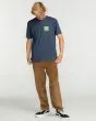 Hombre con camiseta de manga corta Billabong Stamp color azul vaquero corte normal