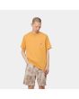 Hombre con camiseta de manga corta con bolsillo Carhartt WIP Pocket T-Shirt naranja 
