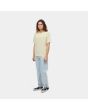 Mujer con Camiseta de manga corta Carhartt WIP Script amarilla lateral 