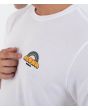 Hombre con camiseta de manga corta Hurley Alobhrah blanca logo aloha y arcoíris