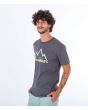 Hombre con camiseta de manga corta Hurley EVD Explore Mountain Man gris lateral