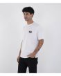 Hombre con Camiseta Hurley Floatin blanca con gráfico pequeño en el pecho