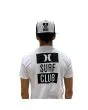 Hombre con camiseta de manga corta Hurley Surf Club blanca detalle logo