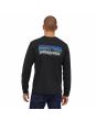 Hombre con Camiseta de manga larga Patagonia M's LS P-6 Logo Responsibili-Tee Negra