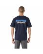 Hombre con Camiseta Patagonia M's P-6 Logo Responsibili-Tee azul marino 