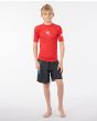 Chico con Camiseta de protección solar de manga corta Rip Curl Corp UV Boys roja frontal