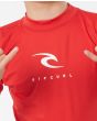 Chico con Camiseta de protección solar de manga corta Rip Curl Corp UV Boys roja logo