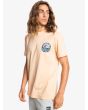 Hombre con camiseta de manga corta Quiksilver Another Story color salmón lateral