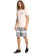 Hombre con Camiseta de manga corta Quiksilver Slow Mover Almond Cream rosa salmón frontal 