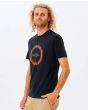 Hombre con camiseta de manga corta Rip Curl Fill me up negra lateral