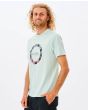 Hombre con camiseta de manga corta Rip Curl Fill Me Up verde menta lateral
