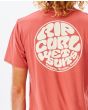 Hombre con camiseta orgánica de manga corta Rip Curl Wetsuit Icon roja estampado espalda