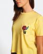 Camiseta de Manga Corta con bolsillo RVCA Framed Pocket amarilla para mujer lateral