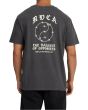 Hombre con camiseta de manga corta RVCA Lax color negro lavado posterior