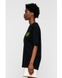 Mujer con Camiseta de manga corta Santa Cruz Tiki Hand Negra Unisex lateral