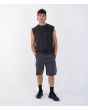 Hombre con con camiseta sin mangas Hurley x Travis Barker Live Fast Muscle Negra corte relajado