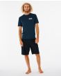Hombre con Camiseta técnica de protección solar con manga corta Rip Curl Soul Arch UV azul marino frontal
