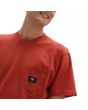 Hombre con camiseta de manga Vans Patch Pocket roja bolsillo
