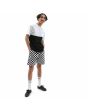 Hombre con Camiseta Vans Colorblock blanca y negra frontal