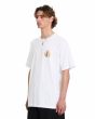 Hombre con camiseta Volcom Double Fantasy Blanca lateral