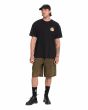 Hombre con camiseta Volcom Double Fantasy Negra corte amplio