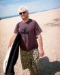 Gony Zubizarreta en la playa con la Camiseta Volcom FA Gony Zubizarreta Pistol Punch