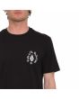 Hombre con camiseta orgánica de manga corta Volcom Maditi Negra pecho