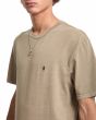 Hombre con camiseta de manga corta Volcom Solid Stone Beige Brindle bordado logo