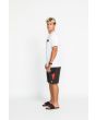 Surfer J. Robinson con Camiseta orgánica de manga corta Volcom Surf Vitals Jack Robinson blanca para hombre lateral