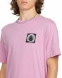 Hombre con camiseta de manga corta Volcom Within Steel Purple estampado pecho